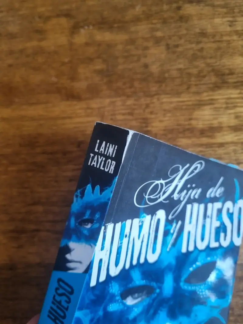 Libro Hija de Humo y Hueso - 3