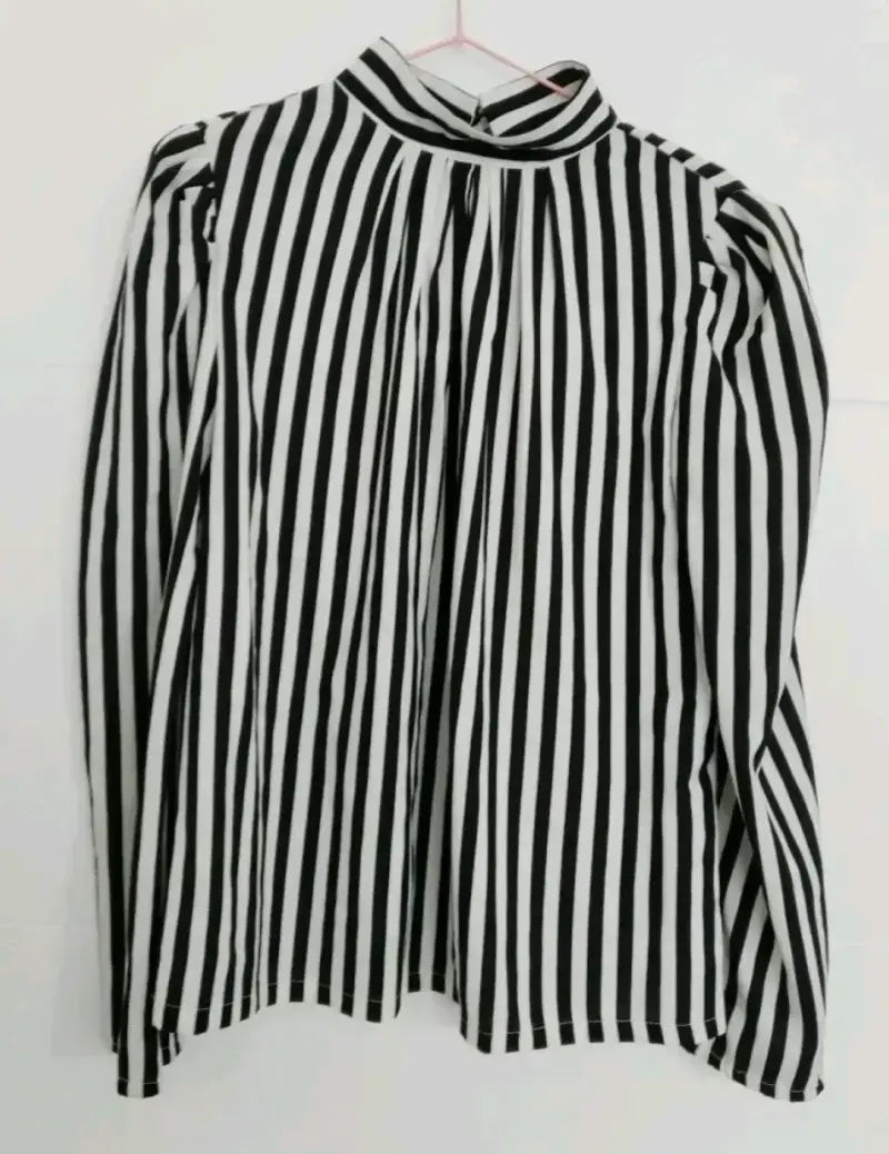 Blusa rayada blanca y negra - 6