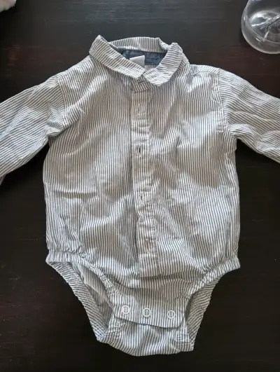 Ropa de bebé en buen estado - miniatura 2