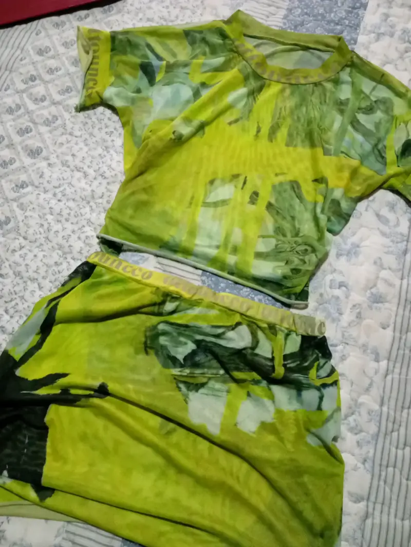 Conjunto traslucido verde estampado - 1