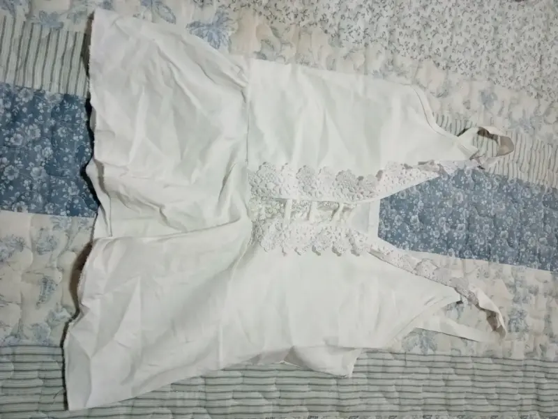 Blusa blanca con encaje