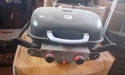 Parrilla portátil a gas negra. - miniatura 5