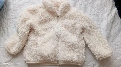 Chaqueta de peluche cremita - miniatura 1
