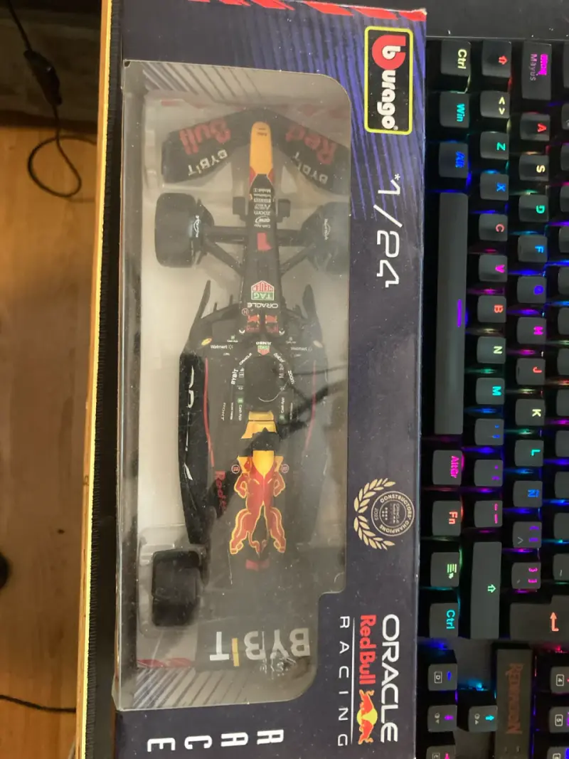 Burago Redbull Oracle RB19 N1 - 2