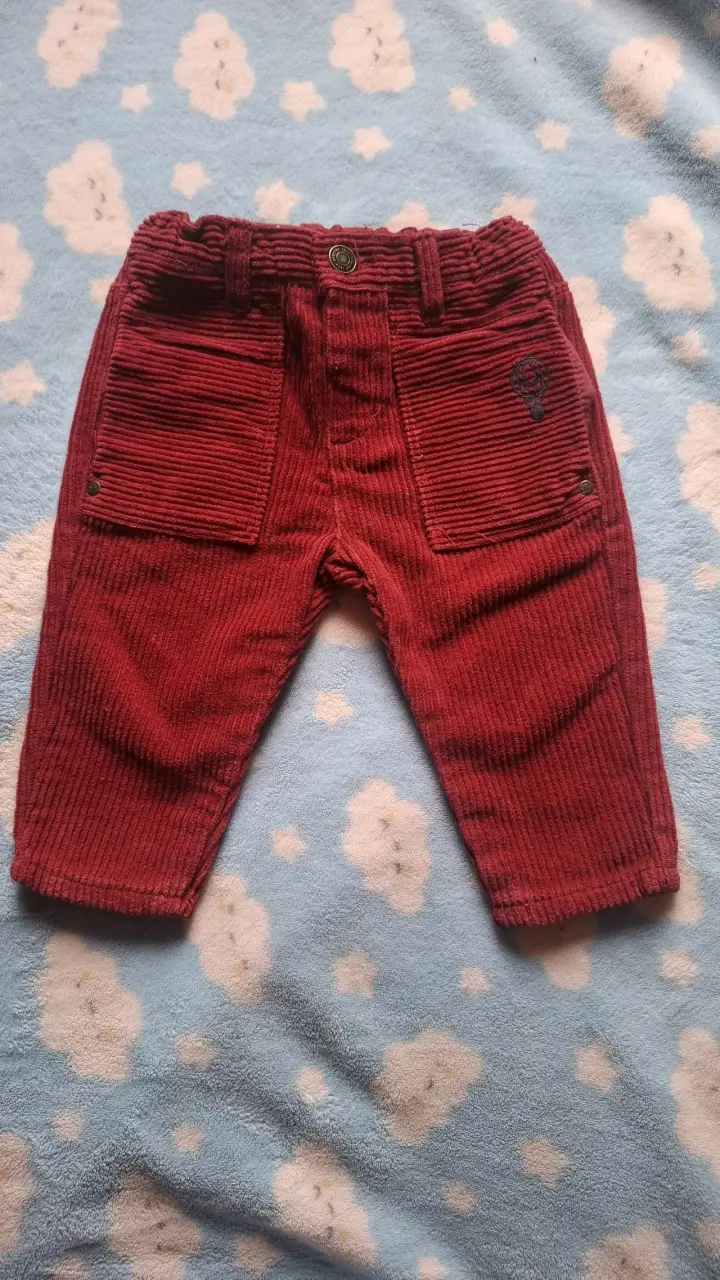 Pantalón de bebé rojo