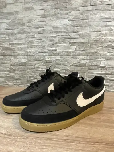 Zapatillas negras con logo blanco - miniatura 2