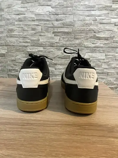Zapatillas negras con logo blanco - miniatura 4