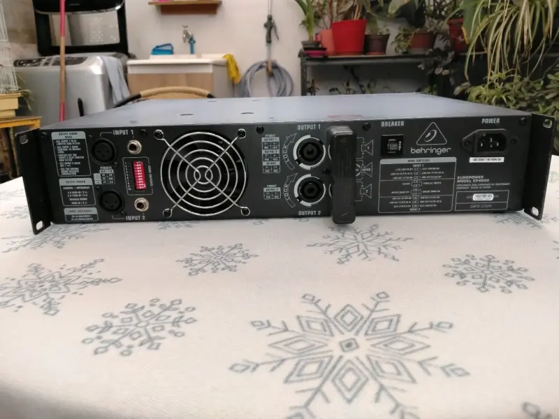 Amplificador Behringer EP4000 - 1