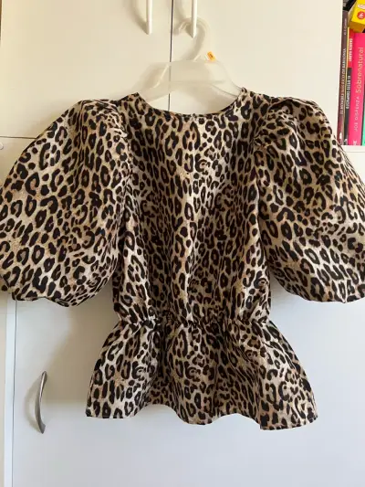 Blusa animal print manga abullonada - miniatura 2