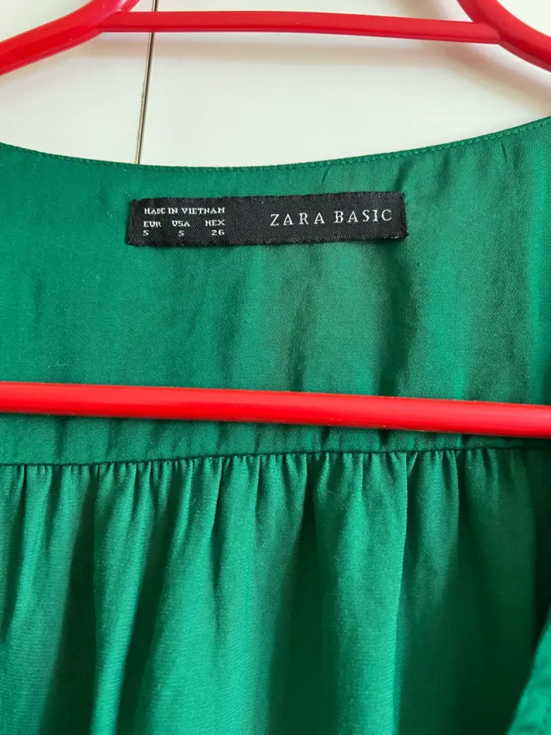 Blusa verde con cierre Zara - 2