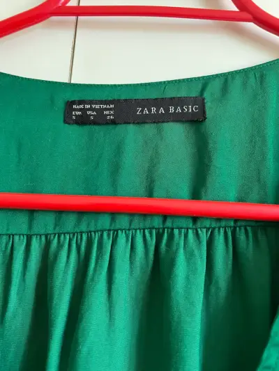 Blusa verde con cierre Zara - miniatura 2