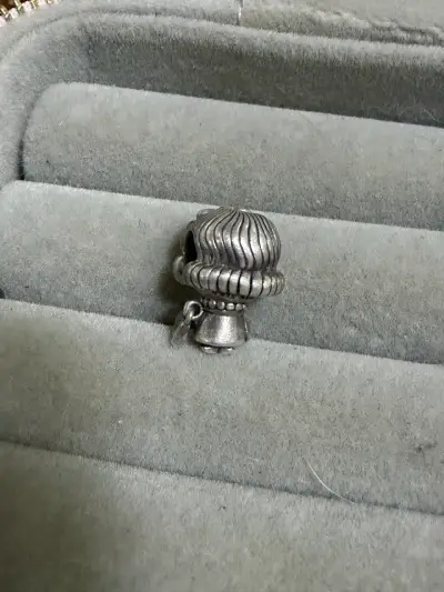 Charm de plata de viejita - miniatura 2