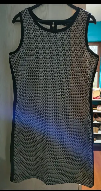 Vestido sin mangas negro y blanco - miniatura 1