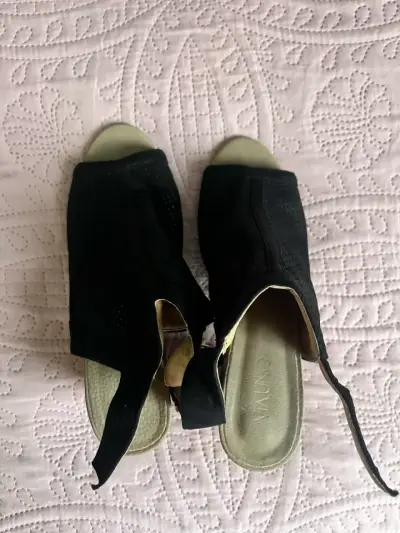 Sandalias negras con taco - miniatura 1