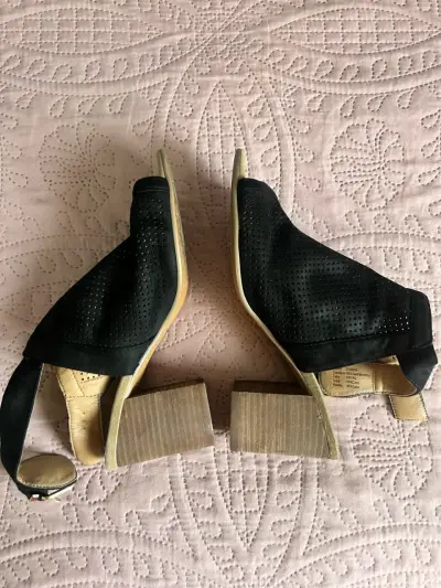 Sandalias negras con taco - miniatura 3
