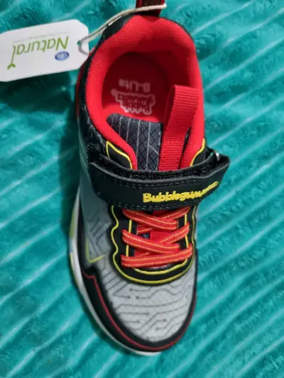 Zapatilla infantil negra con rojo - miniatura 2