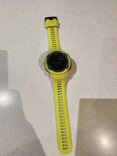 Reloj Garmin amarillo instinct 2 - miniatura 1