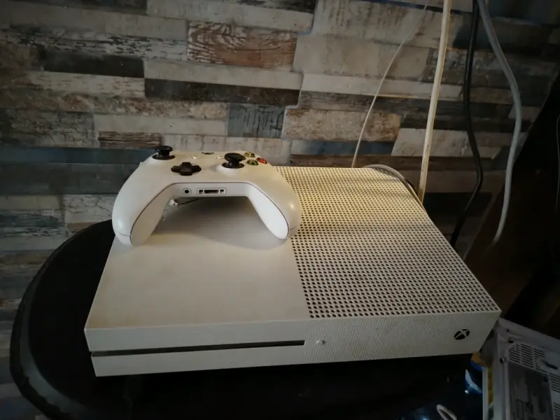 Consola Xbox One S con control - 1