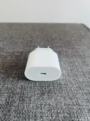 Adaptador Iphone Apple A2347 Usb-c A Usb-c 20w - miniatura 2