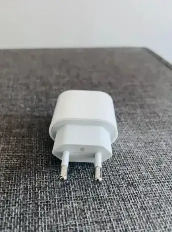 Adaptador Iphone Apple A2347 Usb-c A Usb-c 20w - miniatura 3