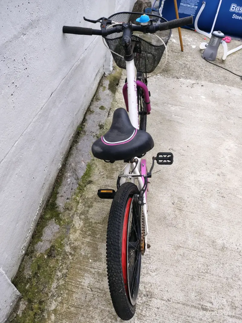 Bicicleta infantil blanca y rosada - 1