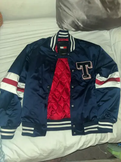 Chaqueta varsity azul y roja tommy jeans - miniatura 1