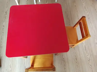 Mesa y sillas de niños rojas - miniatura 2