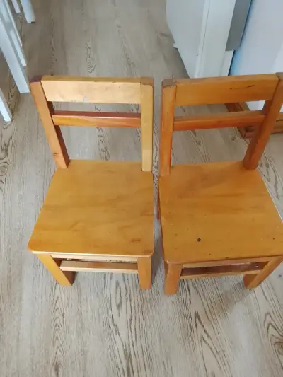 Mesa y sillas de niños rojas - miniatura 4