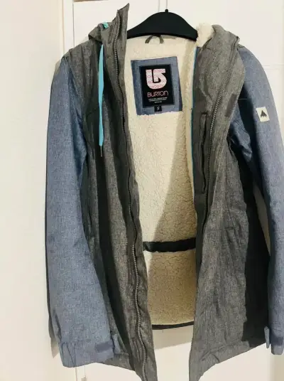Parka gris con capucha - miniatura 3