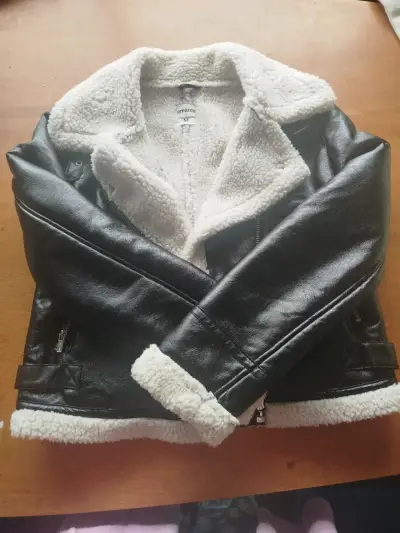 Chaqueta de cuero negra con forro - miniatura 1