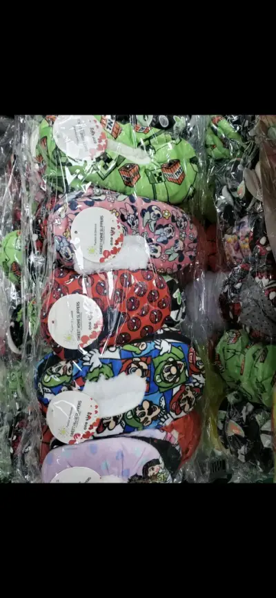 Pantuflas de personajes variados - miniatura 1
