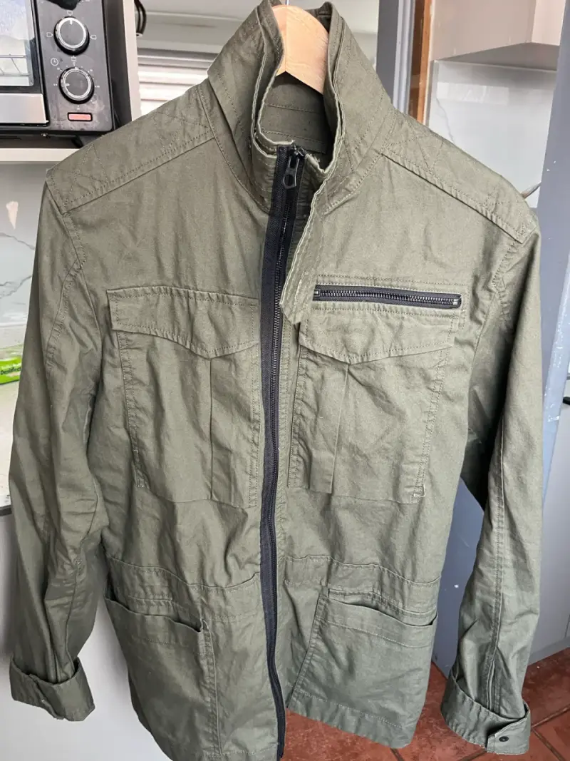 Chaqueta hombre verde militar marca Mossimo. - 1