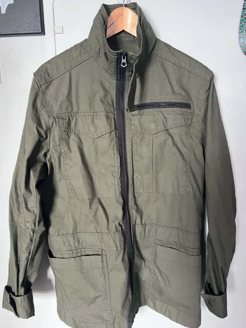 Chaqueta hombre verde militar marca Mossimo. - 2