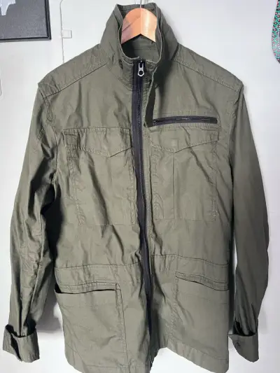 Chaqueta  hombre verde militar marca Mossimo. - miniatura 2