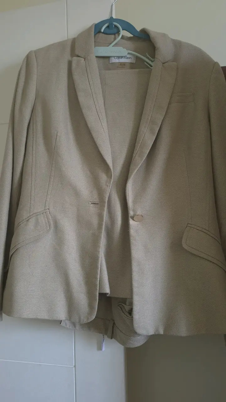 Blazer y pantalón beige Calvin Klein