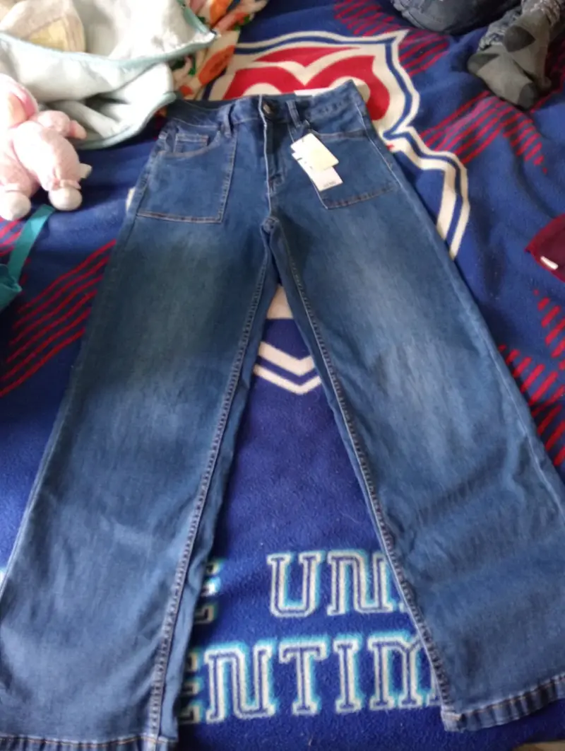 Jeans azul con etiqueta - 2