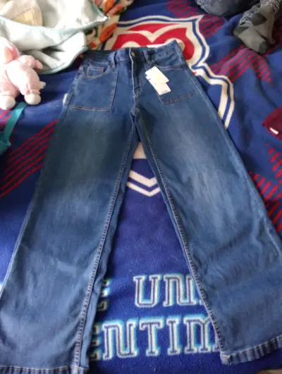 Jeans azul con etiqueta - miniatura 2