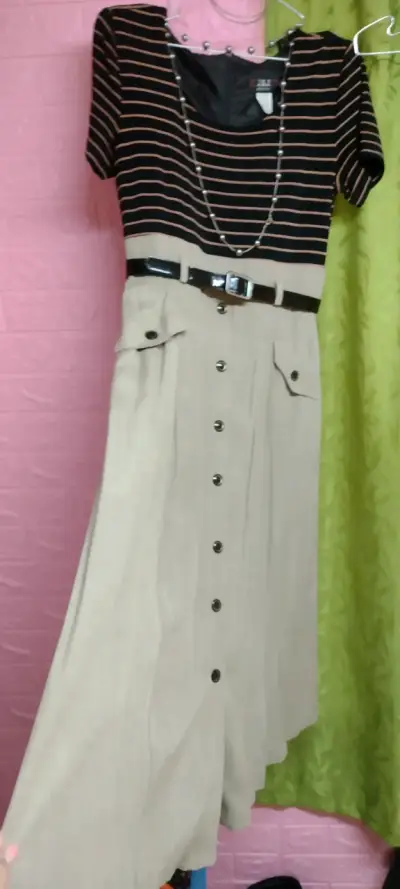 Vestido a rayas con botones - miniatura 1