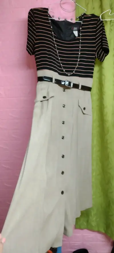 Vestido a rayas con botones - miniatura 2