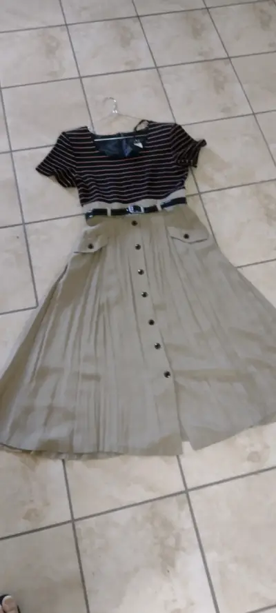 Vestido a rayas con botones - miniatura 4