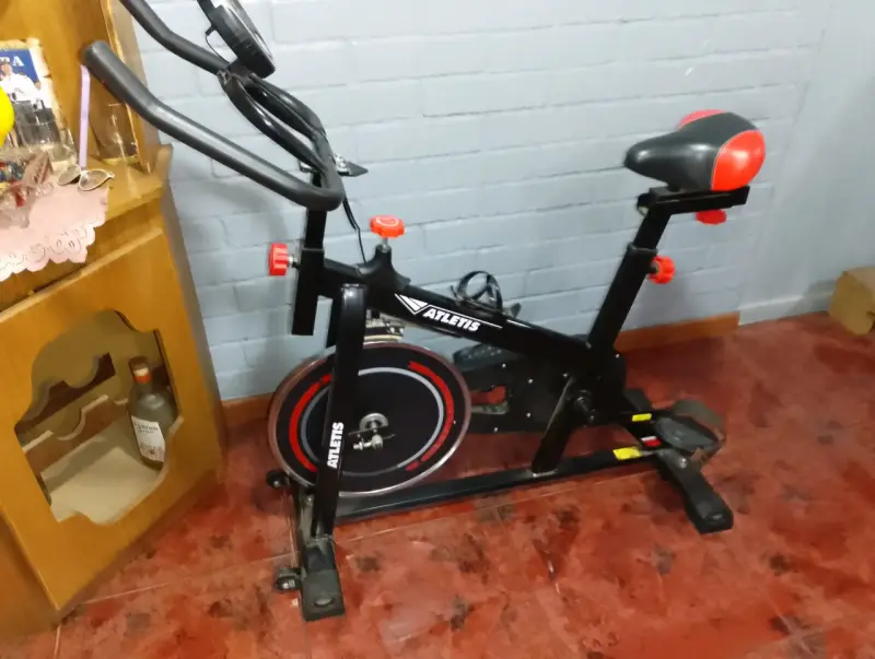 Bicicleta estática Atletis negra - 1