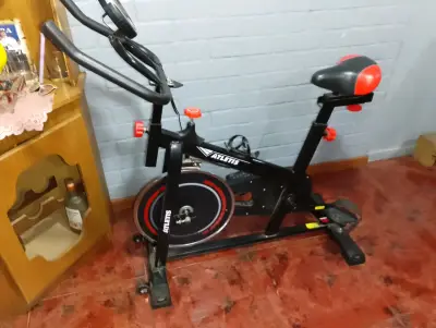 Bicicleta estática Atletis negra - miniatura 1