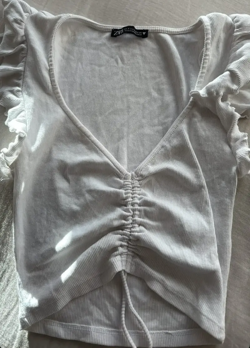 Top blanco con fruncido Zara