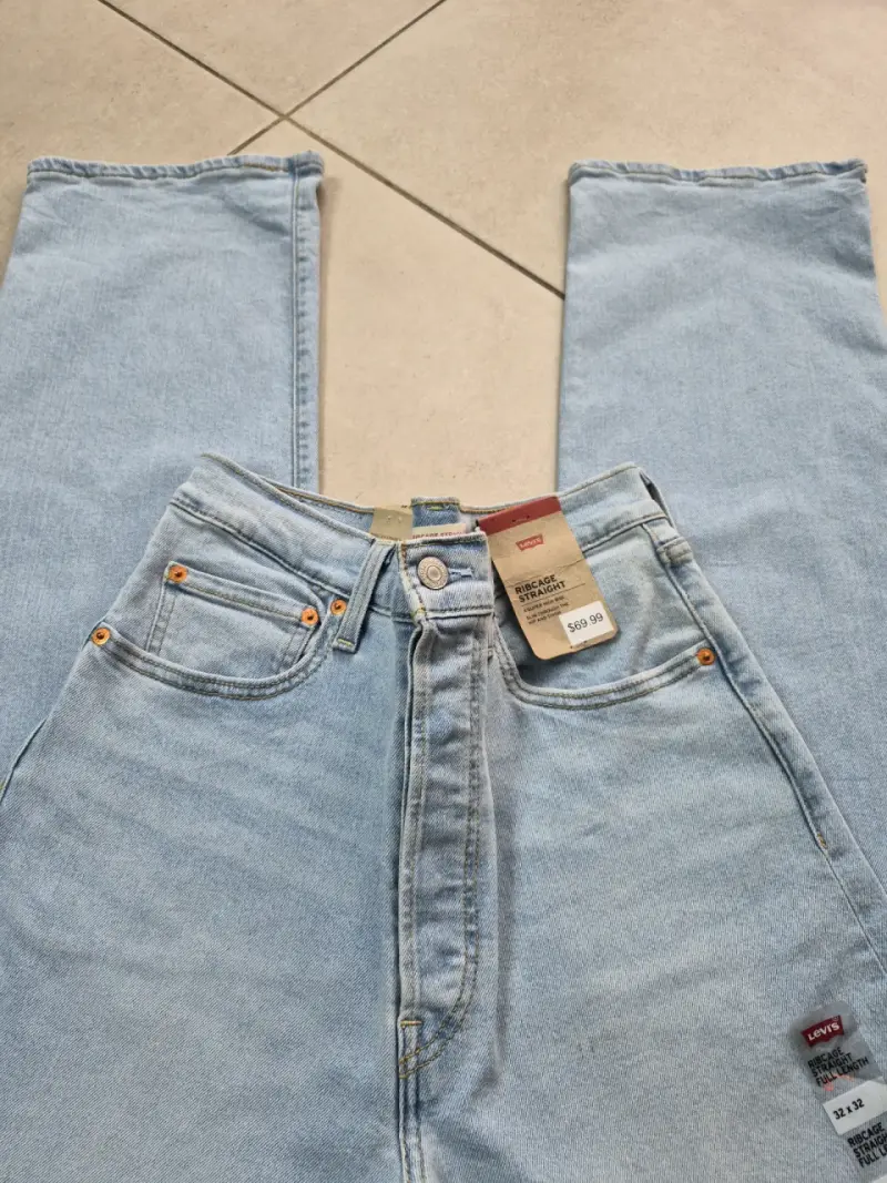 Jeans celestes de mezclilla Levis Nuevo - 2