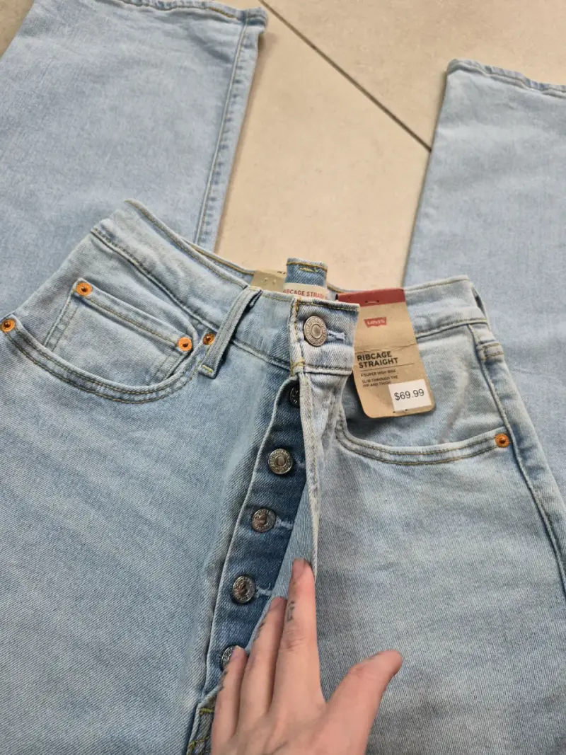 Jeans celestes de mezclilla Levis Nuevo - 3