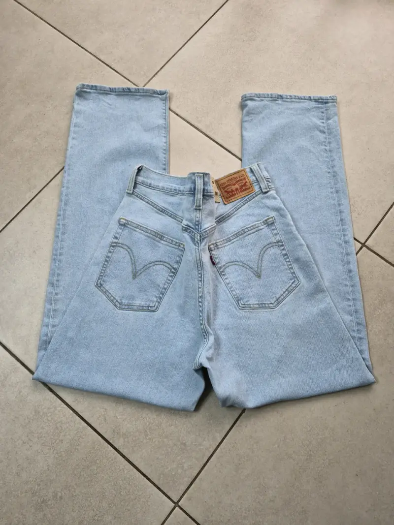 Jeans celestes de mezclilla Levis Nuevo - 4