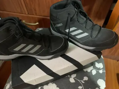 Botas negras outdoor Adidas - miniatura 3