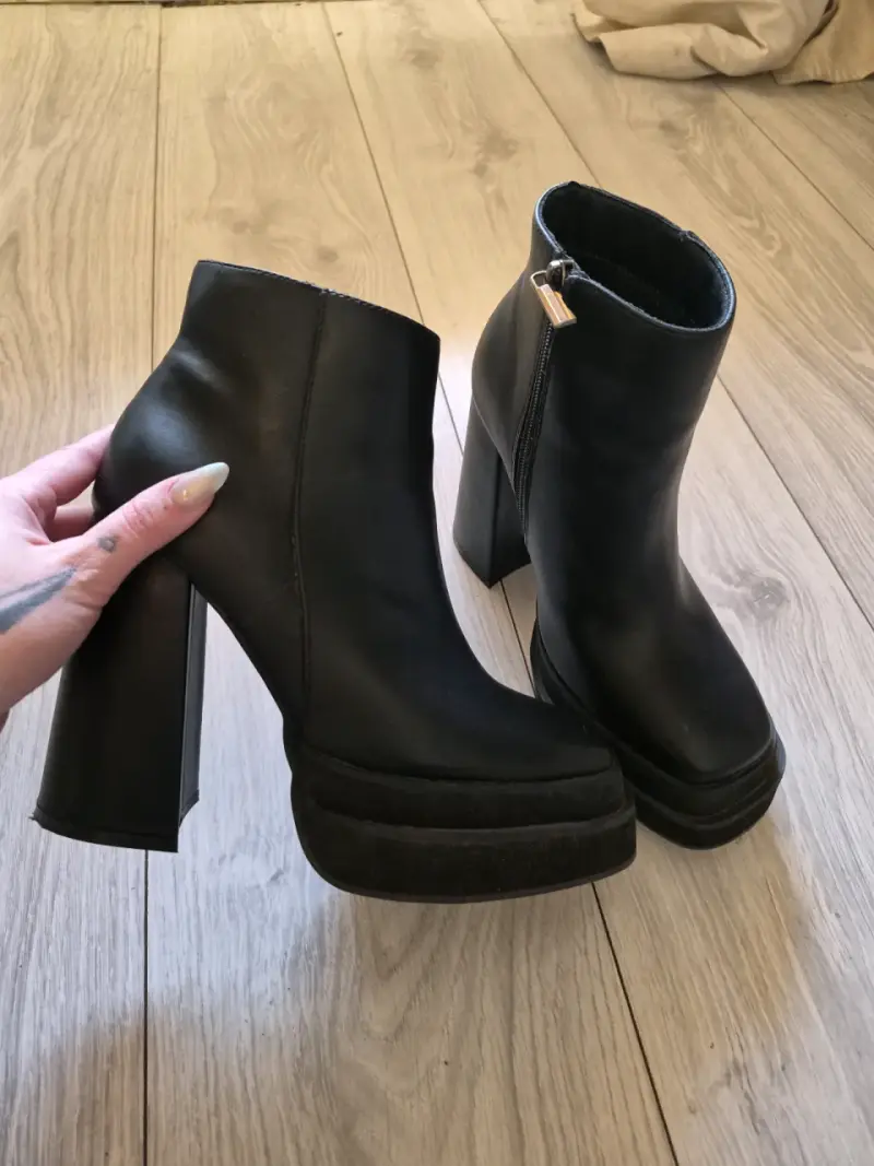 Botines negros con taco alto - 2