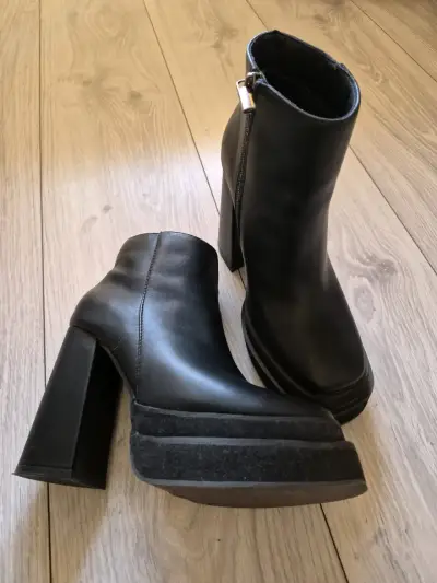 Botines negros con taco alto - miniatura 3