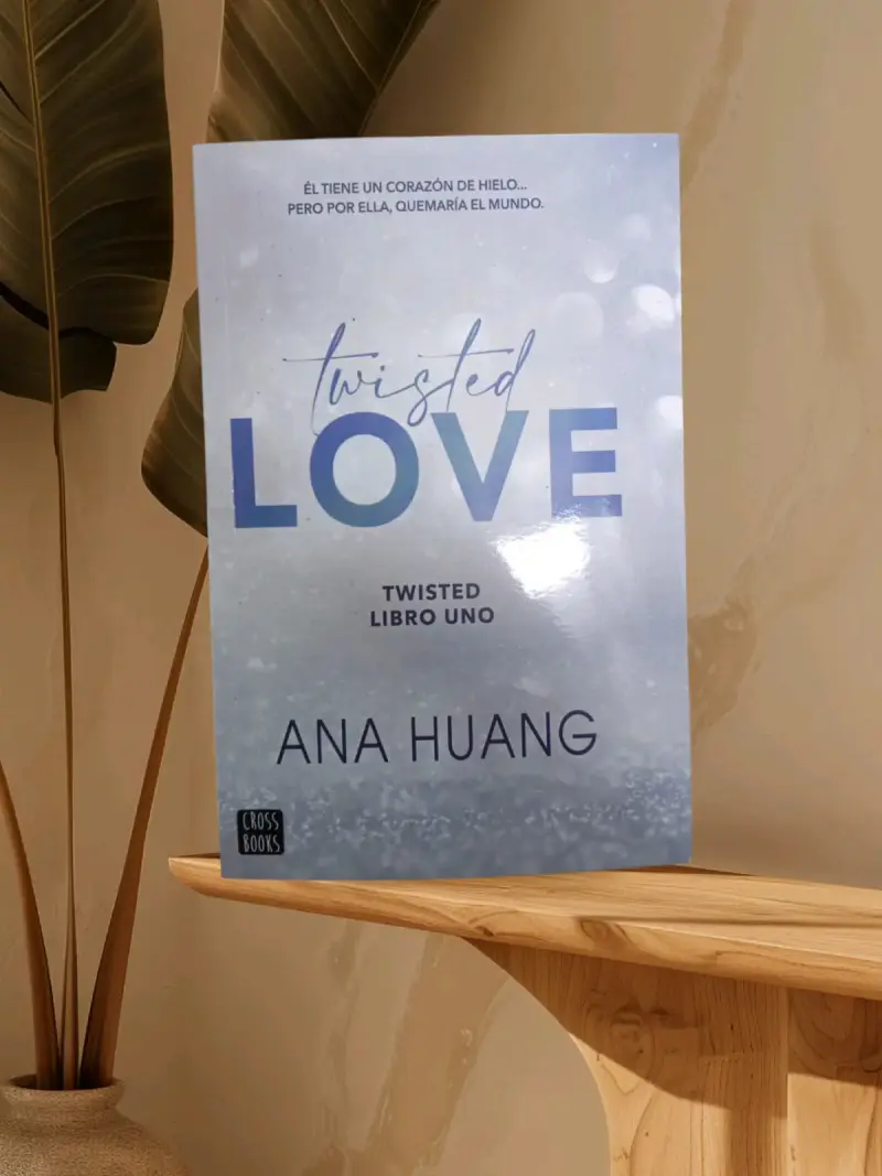 Libro 'Twisted Love' por Ana Huang